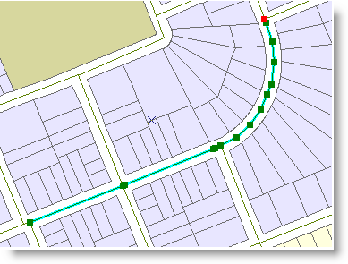 正在添加的、表示道路中心线形状的单个折点